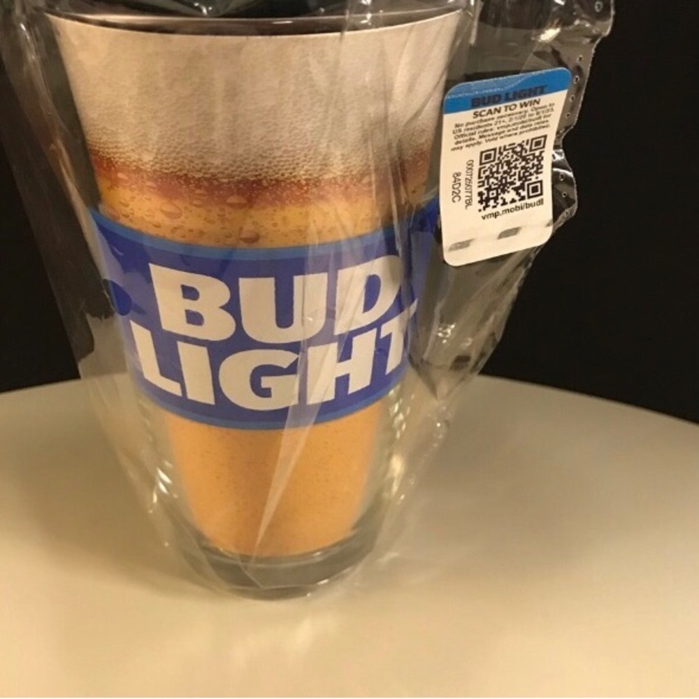 Bud Lite Game Pint Gift Set NWT - Picture 3 of 7
